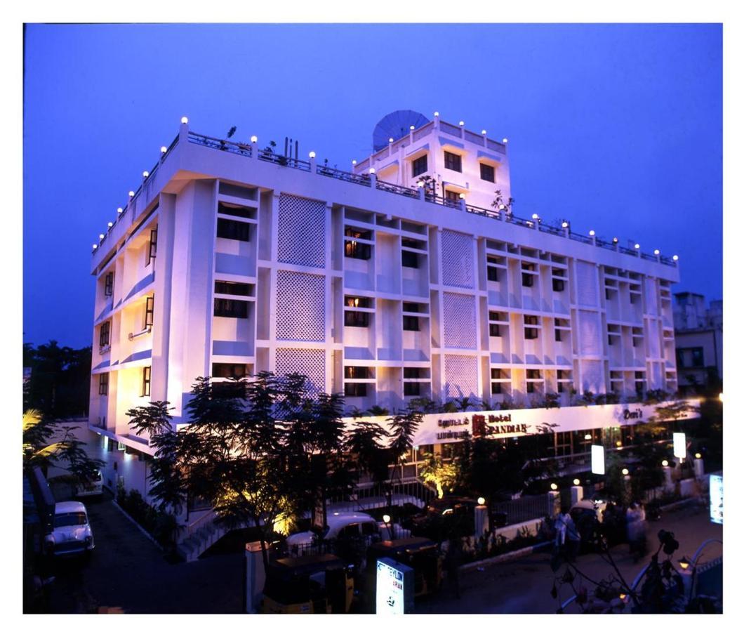 Hotel Pandian Csennai Kültér fotó