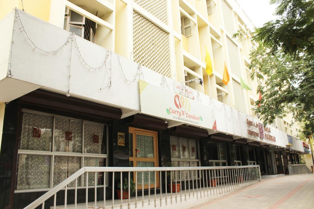 Hotel Pandian Csennai Kültér fotó