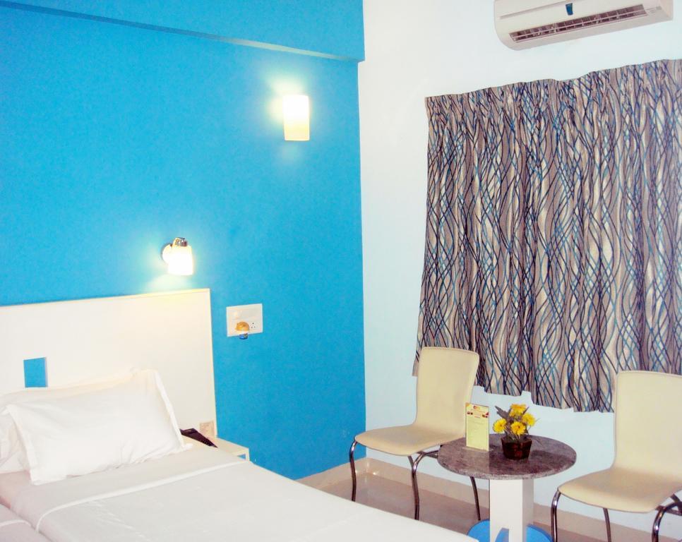 Hotel Pandian Csennai Kültér fotó