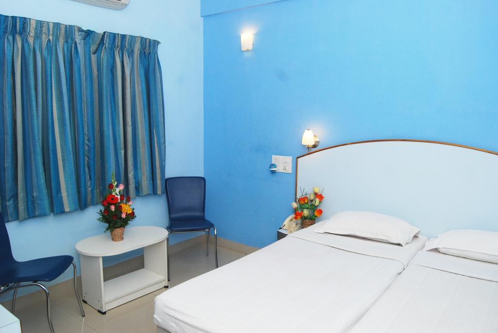 Hotel Pandian Csennai Kültér fotó