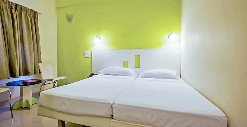 Hotel Pandian Csennai Kültér fotó