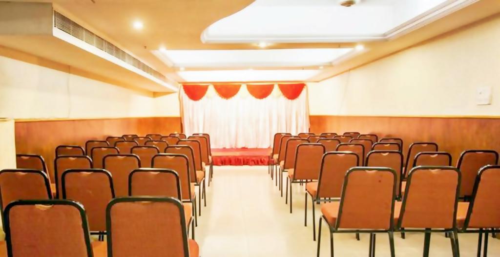 Hotel Pandian Csennai Kültér fotó