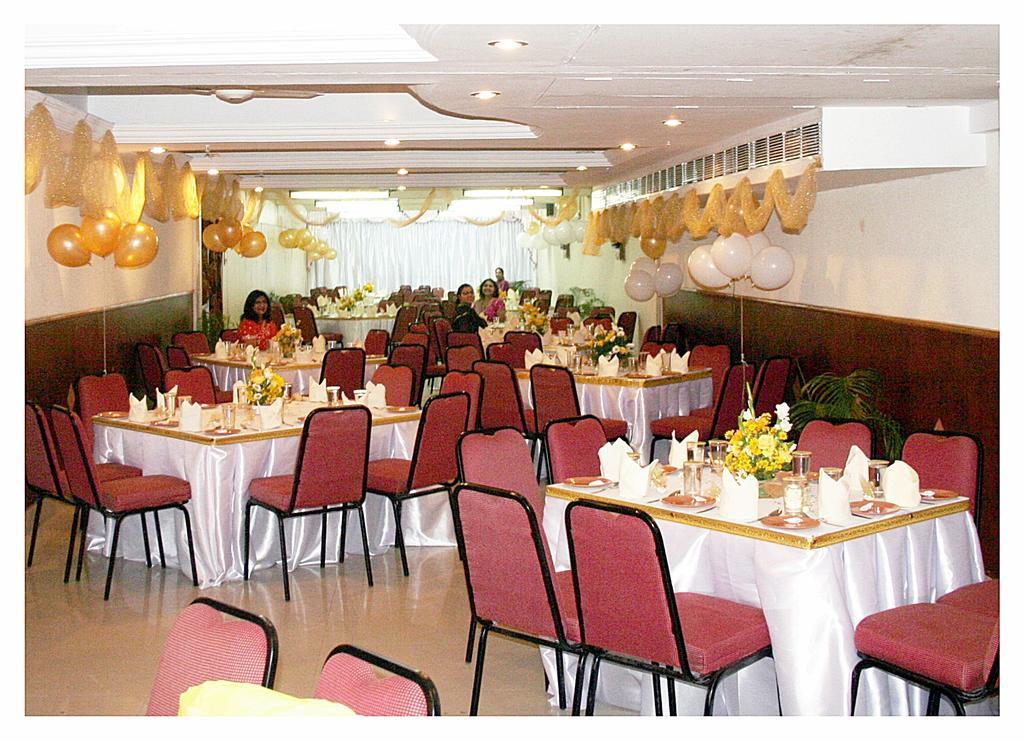 Hotel Pandian Csennai Kültér fotó
