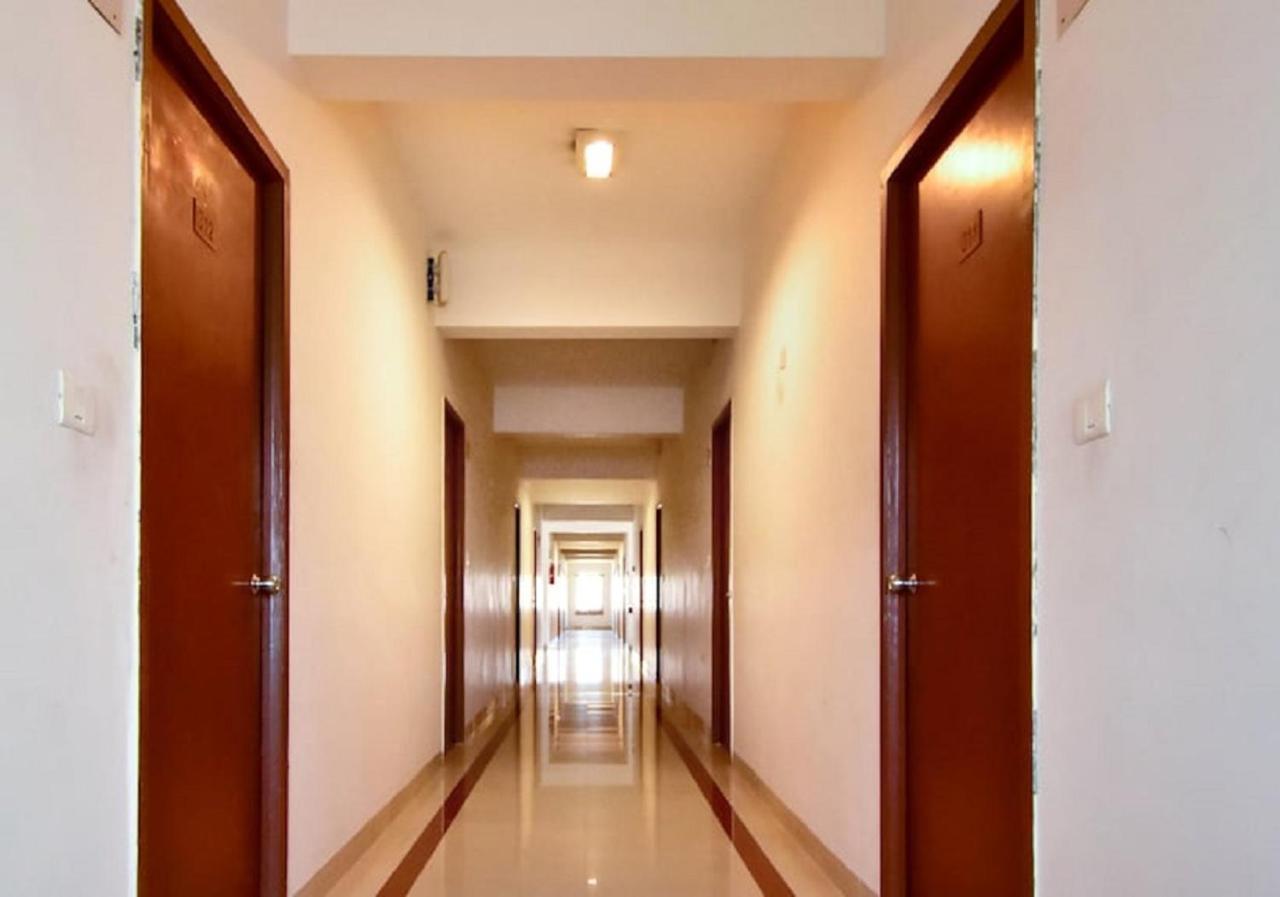 Hotel Pandian Csennai Kültér fotó