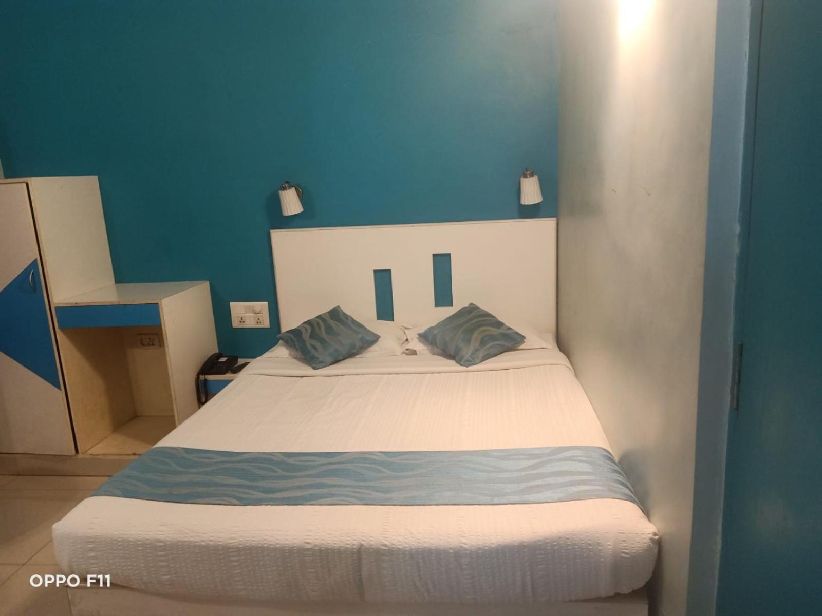 Hotel Pandian Csennai Kültér fotó